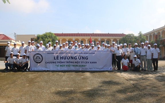 Trường Cao đẳng Việt Nam - Hàn Quốc Bình Dương hưởng ứng Chương trình trồng 1 tỷ cây xanh – Vì một Việt Nam Xanh Trường Cao đẳng Việt Nam - Hàn Quốc Bình Dương hưởng ứng Chương trình trồng 1 tỷ cây xanh – Vì một Việt Nam Xanh