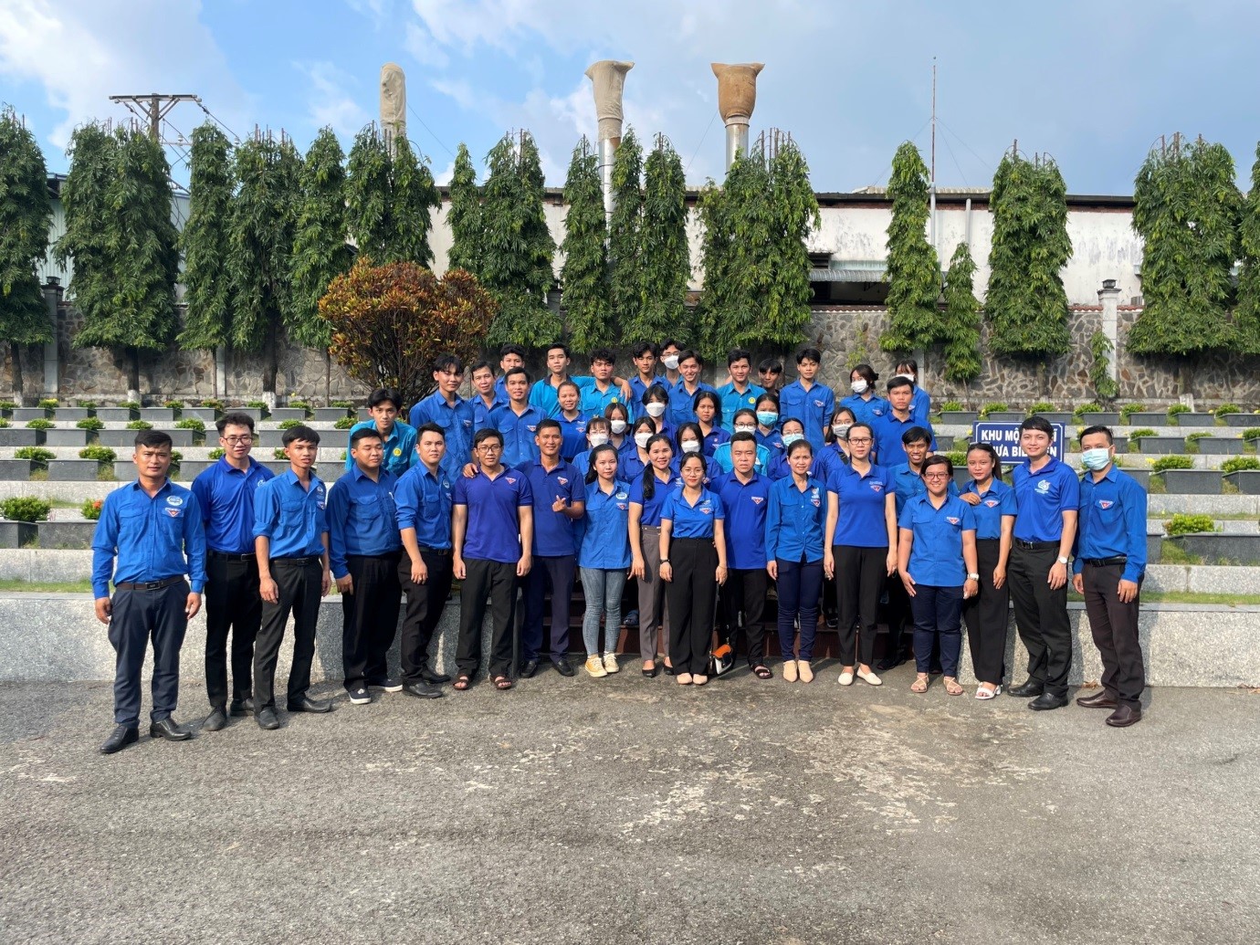 Công trình Thanh niên “Làm đẹp các phần mộ Anh hùng liệt sỹ” Công trình Thanh niên “Làm đẹp các phần mộ Anh hùng liệt sỹ”