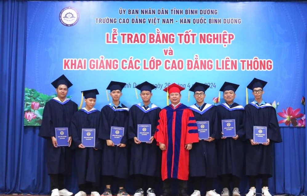 Lễ trao bằng tốt nghiệp Cao đẳng, Trung cấp và Lễ khai giảng các lớp cao đẳng liên thông khóa IV (2024-2025)